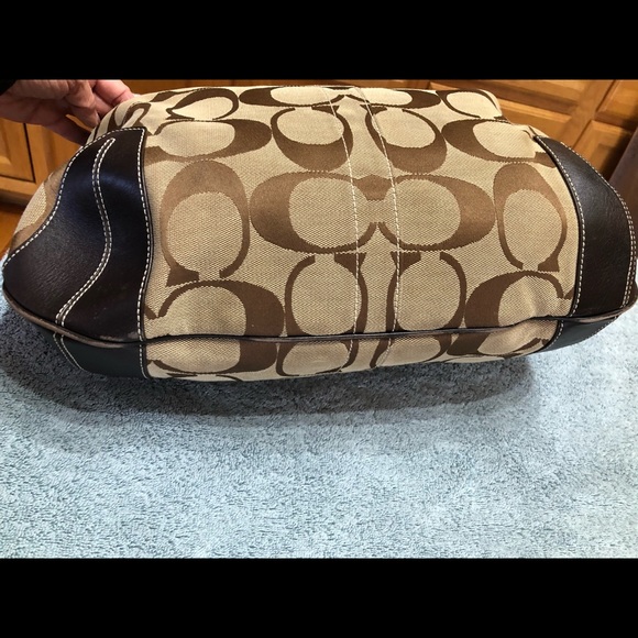 Coach purse large very gently loved rotating closet great deal❤️ - Picture 15 of 17